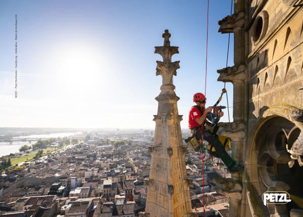 Installing monitors on the spire of the St Michel Church Bordeaux France©2021 - Petzl Distribution - Vuedici.org - Adrénaline - Mairie de bordeaux-DJI22_1419_22_LD_AL.jpg